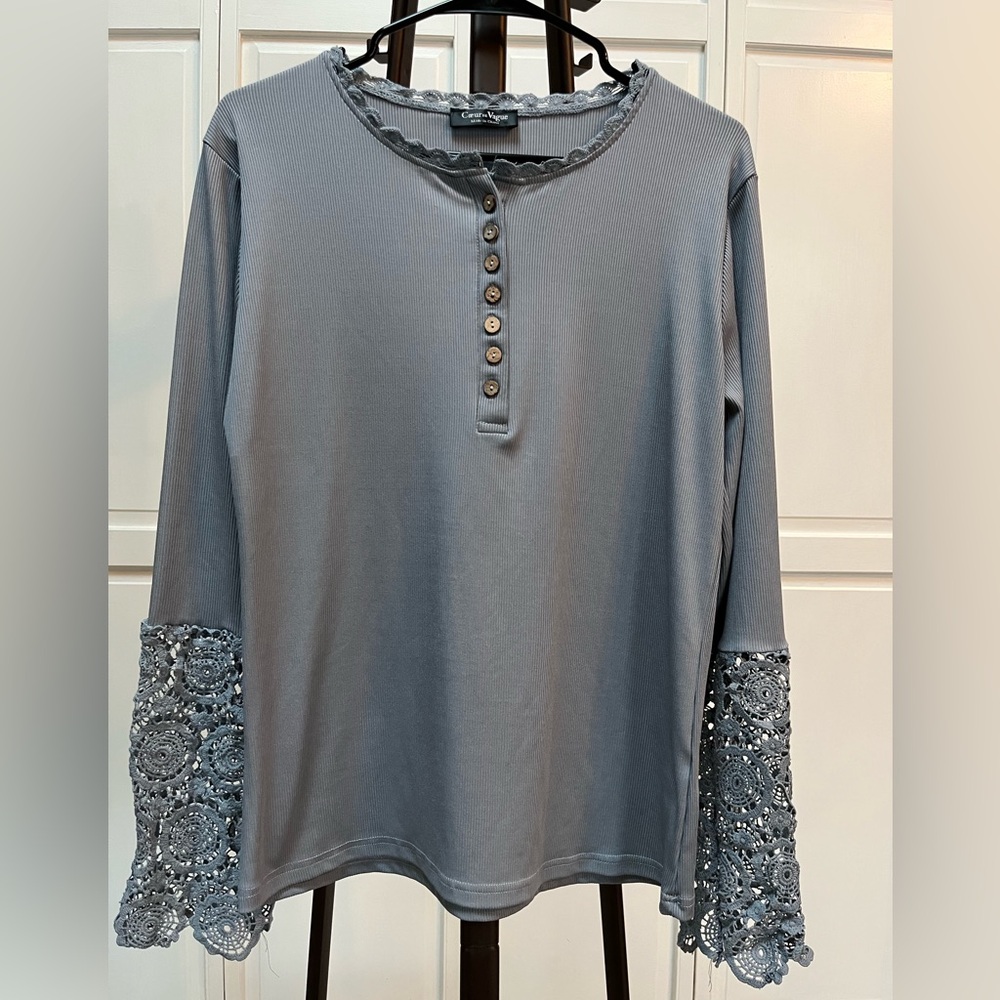 Women's Lace Sleeve Top - Gray/Blue